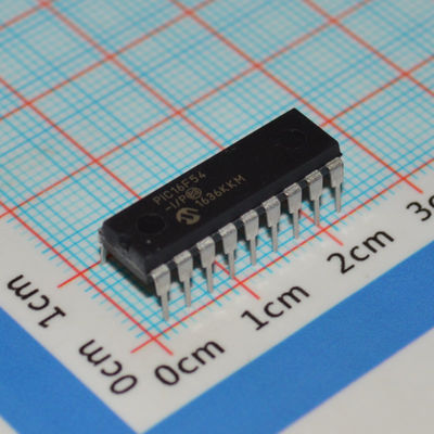 PIC16F54-I/P MCU RISC de 8 bits 20MHz 512x12 Flash 25B RAM 12 E/S DIP-18 2-5.5V -40°C~125°C Baixo Consumo <2mA