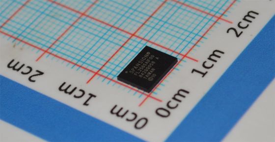 S25FL256SAGNFI010 256Mb (32MB) Serial NOR Flash 104MHz SPI 100K Erasure/Program Cycles 20-Year Data Retention 2.7-3.6V WSON-8 -40°C a +85°C Grau automóvel