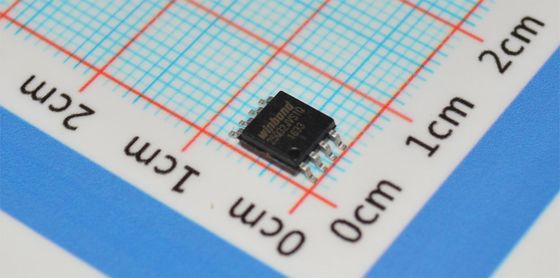 W25Q32JVSSIQ 32Mb SPI Flash 104MHz Relógio 100K Ciclos de apagamento SOIC-8 2.7-3.6V -40°C a +85°C