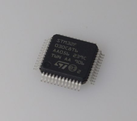 STM32F030C8T6 MCU Cortex-M0 de 48MHz, 64KB Flash, 8KB RAM, ADC de 12 bits, baixo custo, tolerante a 5V, 37 GPIOs e ampla faixa de temperatura para projetos embarcados robustos