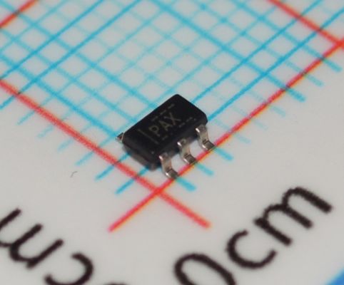 TLV70450DBVR 5V 150mA Ultra-Baixo QI (300nA) LDO com PSRR elevado (70dB) 2% de precisão Estável com 1μF Capacitor cerâmico habilita pin e proteção térmica no pacote SOT-23