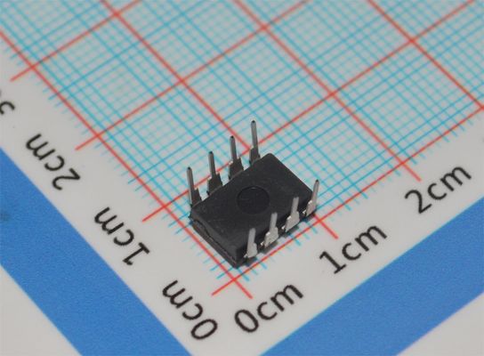 LP2951CN 5V/ADJ 150mA Regulador LDO 3V-30V Entrada ±0,5% Precisão TO-220/DIP-8 -40°C a +125°C Corrente quieta baixa