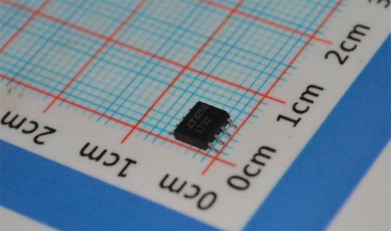 LT1792CS8 Regulador de Baixa Queda de Tensão 1.5A 3.3V/5V/ADJ 1V Queda de Tensão ±1% Precisão SO-8 -40°C a +125°C Baixo Ruído