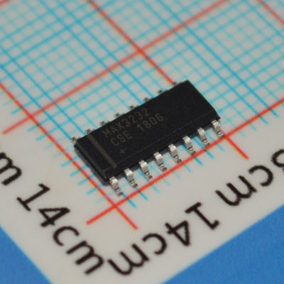 MAX3232CSE 3V-5.5V RS-232 Transceptor 250kbps 2Tx/2Rx ±15kV Proteção ESD 0.1μA Desligamento SOIC-16 -40°C a +85°C