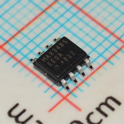 Transceptor MAX3485EESA 3,3V RS-485/RS-422 10Mbps 1/8 de Carga Unitária (256 Nós) ±15kV ESD SOIC-8 -40°C a +85°C