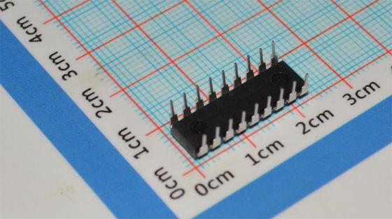 PIC16F54-I/P MCU RISC de 8 bits 20MHz 512x12 Flash 25B RAM 12 E/S DIP-18 2-5.5V -40°C~125°C Baixo Consumo <2mA