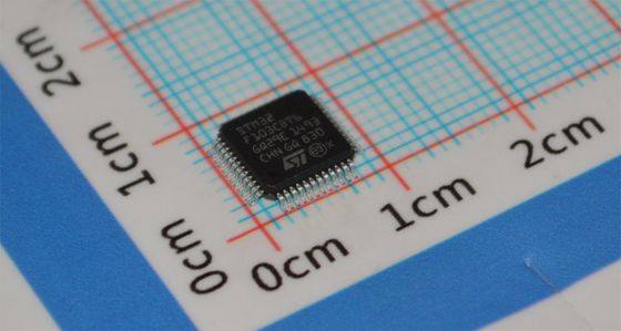 STM32F103CBT6 MCU Cortex-M3 de 72MHz, 128KB Flash, 20KB RAM, 2x ADC de 12 bits, 3x USART, USB/CAN, LQFP-48, 2.0-3.6V, -40°C a +85°C, Desempenho de Grau Industrial