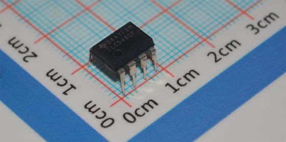 TLC549CP 8 bits ADC 40ksps Relógio 4MHz Fornecimento único 3-6V DIP-8 ± 0.5LSB INL Baixa potência <15mW -40°C a +85°C