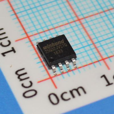 W25Q32JVSSIQ 32Mb SPI Flash 104MHz Relógio 100K Ciclos de apagamento SOIC-8 2.7-3.6V -40°C a +85°C