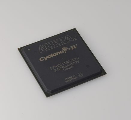 EP4CE115F29I7N Cyclone IV FPGA 114K LEs 3.9Mbit RAM Velocidade de 266MHz Tensão do núcleo de 1.2V 622 Pinos de E/S Suporte PCIe Temperatura Industrial (-40°C a 100°C) Compatível com RoHS Pacote FBGA de 780 pinos