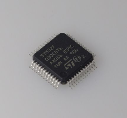 STM32F030C8T6 MCU Cortex-M0 de 48MHz, 64KB Flash, 8KB RAM, ADC de 12 bits, baixo custo, tolerante a 5V, 37 GPIOs e ampla faixa de temperatura para projetos embarcados robustos