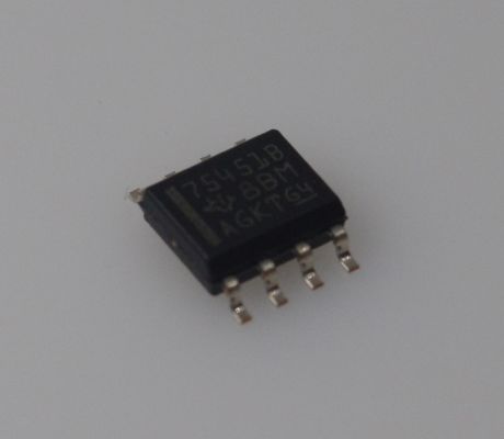 SN75451BDR CI Driver Periférico Duplo com Corrente de Dreno/Fonte de 300mA 4.5V-36V Ampla Faixa de Tensão Compatível com TTL/CMOS Proteção Térmica e Alta Imunidade a Ruído para Controle de Motor/Relé