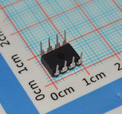 AD820AN Op-Amp 5MHz BW 16V/µs Slew Alimentação Simples/Dupla Baixa Corrente de 1.8mA Rail-to-Rail Out -40°C~125°C 8-Pin DIP/SOIC Industrial Grade