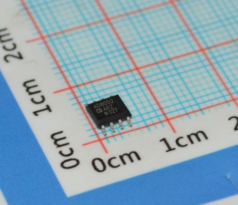 AD8052AR Alta velocidade 300MHz Op Amp Baixo ruído 4.5nV/√Hz 5V Operação saída ferroviária para ferroviária Baixa distorção e 160mA unidade de saída para buffers de vídeo / ADC
