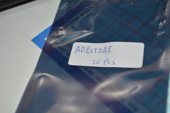 AD8052AR Alta velocidade 300MHz Op Amp Baixo ruído 4.5nV/√Hz 5V Operação saída ferroviária para ferroviária Baixa distorção e 160mA unidade de saída para buffers de vídeo / ADC