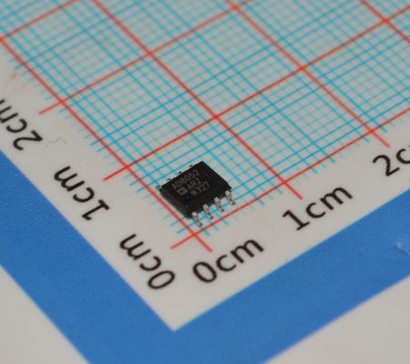 ADM3491ARZ 3.3V RS-485/RS-422 Transceptor ±15kV Proteção ESD 16Mbps Taxa de transferência de dados 1/8 Unidade de carga (256 nós) Baixa potência 300μA e operação Full-Duplex