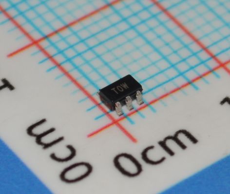 ADT6501SRJZP085RL7 Interruptor de temperatura de precisão de 85°C ±0,5°C Precisão 2.7V-5,5V Fornecimento de 6μA Ultra-baixa potência de saída de descarga aberta SOT-23 Pacote para dispositivos IoT/portáteis