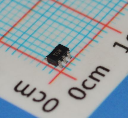 ADT6501SRJZP085RL7 Interruptor de temperatura de precisão de 85°C ±0,5°C Precisão 2.7V-5,5V Fornecimento de 6μA Ultra-baixa potência de saída de descarga aberta SOT-23 Pacote para dispositivos IoT/portáteis