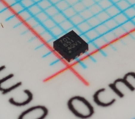 BQ294701DSGR - Protetor de Célula Li-Ion com Detecção de Sobre/Subtensão 2 células 1µA Corrente Faixa 3.6V-10V Resposta de 1ms Desligamento Térmico e Pacote DSBGA