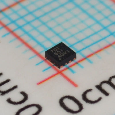 BQ294701DSGR - Protetor de Célula Li-Ion com Detecção de Sobre/Subtensão 2 células 1µA Corrente Faixa 3.6V-10V Resposta de 1ms Desligamento Térmico e Pacote DSBGA