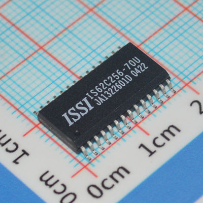 IS62C256-70U SRAM de alta velocidade 32Kx8 Tempo de acesso de 70ns Baixo consumo CMOS Operação 5V Faixa de temperatura industrial Compatível com TTL Retenção de dados confiável Fácil de usar Pacote de 28 pinos