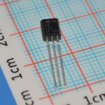 LM235Z Sensor de temperatura Celsius de precisão 1°C Precisão 2°C a 150°C Faixa linear 10mV/°C Saída fácil Calibração Ampla 4V-30V Fornecimento de autoaquecimento baixo TO-92 Pacote
