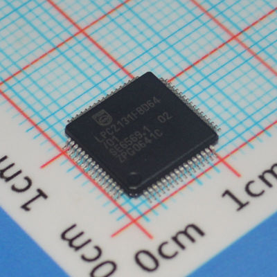 LPC2131FBD64/01,15 ARM7 MCU 32 bits RISC Core 64KB Flash 16KB RAM 60MHz Velocidade USB 2.0 2x UART 64-LQFP -40°C a +85°C Grau industrial