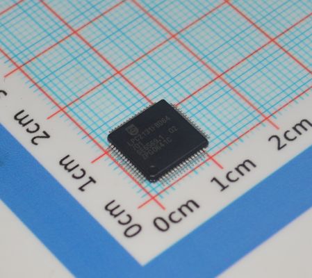 LPC2131FBD64/01,15 ARM7 MCU 32 bits RISC Core 64KB Flash 16KB RAM 60MHz Velocidade USB 2.0 2x UART 64-LQFP -40°C a +85°C Grau industrial