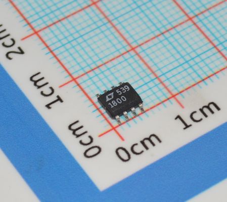 LT1800CS8#PBF Amplificador Operacional 100MHz Largura de Banda 450V/µs Taxa de Variação 3.5nV/√Hz Ruído 2.7-12.6V Tensão de Alimentação Rail-to-Rail I/O 8-Pin SOIC -40°C a 85°C Baixa Potência