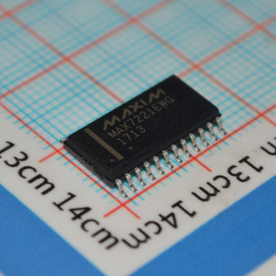 MAX7221EWG+T Controlador de display LED de 8 dígitos com interface SPI 10MHz Taxa de dados em série 2.7V-5.5V Operação Controle individual de LED e pacote SOIC de 24 pines