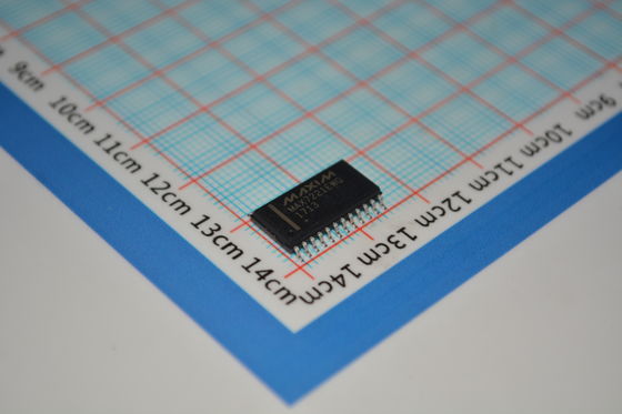 MAX7221EWG+T Controlador de display LED de 8 dígitos com interface SPI 10MHz Taxa de dados em série 2.7V-5.5V Operação Controle individual de LED e pacote SOIC de 24 pines