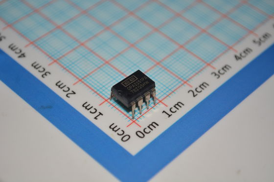 OPA2251PA Amplificador Operacional Duplo de Precisão com Largura de Banda de 10MHz, Baixa Deriva de 0,5μV/°C, Ruído de 1,1μVpp, Saída Rail-to-Rail, Alimentação de ±2,25V a ±18V e Pacote DIP de 8 Pinos