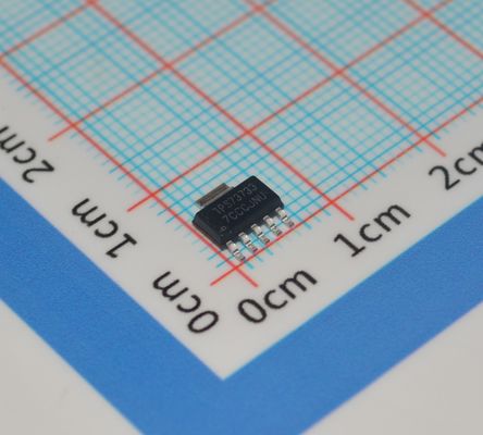 TPS73733DCQ 3,3V 1A LDO de ruído ultrabaixo (30μVRMS) com PSRR alto (75dB) 1% de precisão, baixa queda de tensão (310mV), pino de ativação estável com cerâmica de 1μF, proteção de corrente/térmica em encapsulamento TO-263
