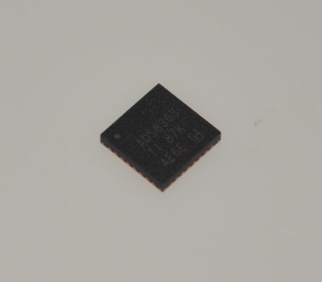ADS8363SRHBR ADC Resolução de 16 bits Taxa de transferência de 500kSPS Amostragem simultânea de 6 canais Baixa potência (85mW) Interface paralela Entrada bipolar ±2,5V Referência interna Pacote QFP de 64 pinos