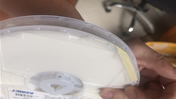 C0603C221J5GACTU 220pF 50V C0G/NP0 0603 MLCC Apresentando Tolerância de 5% Desempenho Ultra-Estável Alta Frequência Baixa Perda Faixa de -55°C a +125°C e Conformidade RoHS