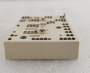 35ACC12F4V1 Transistor PNP Automotivo 12V 3,5A Baixa VCE(sat) 250mV Alto Ganho de Corrente Encapsulamento SOT-223 Qualificado AEC-Q101 Para Comutação de Carga e Controle de Motor em Veículos