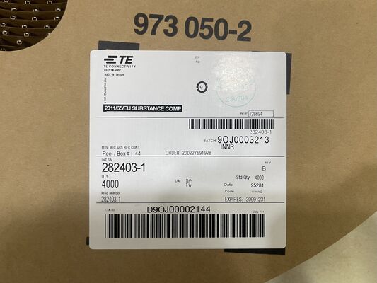 282403-1 Conector Fêmea de 8 Posições com Passo de 2.5mm, Trava por Fricção, Polarizado, Classificação UL 94V-0 de 4.5A, Montagem em Painel para Aplicações Industriais e Automotivas