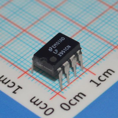 LP2951CN 5V/ADJ 150mA Regulador LDO 3V-30V Entrada ±0,5% Precisão TO-220/DIP-8 -40°C a +125°C Corrente quieta baixa
