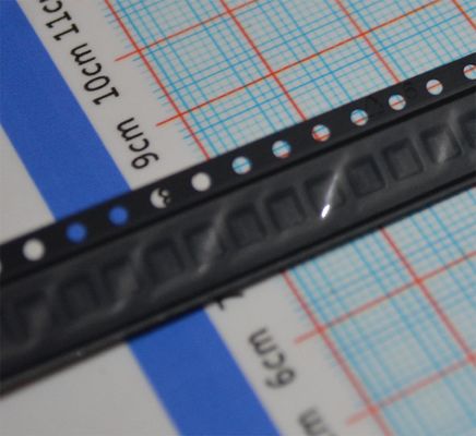 SIT8002AC-13-33E-50.00000T Oscilador MEMS de 50MHz ±50ppm Estabilidade 1.8-3.3V Alimentação 2.5mA Baixa Potência Saída LVPECL -40°C a +85°C Qualificado AEC-Q100